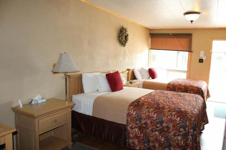Trails End Motel