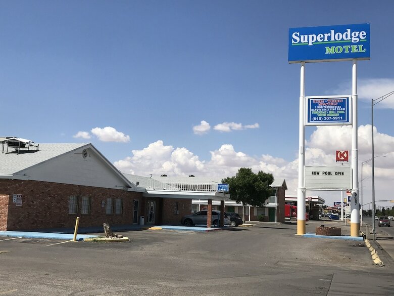 Superlodge Motel
