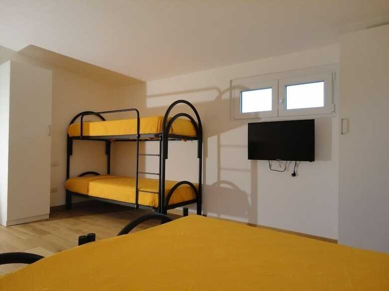 Hostal Pavia Ostello