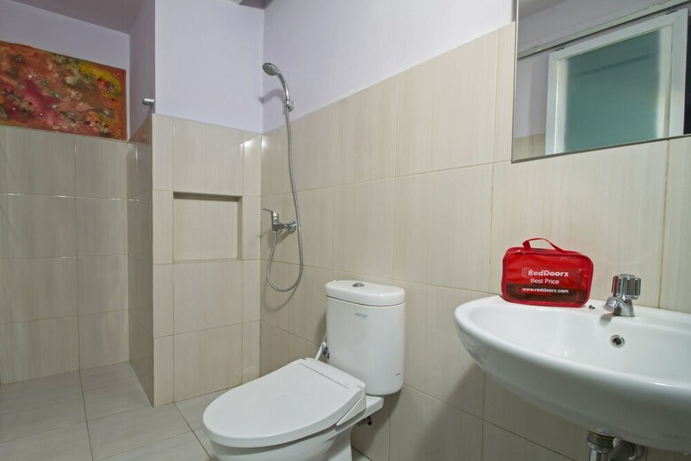 Hotel Reddoorz Plus @ Guntur Raya Setiabudi