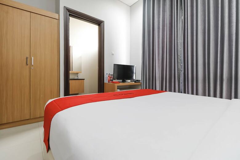 Hotel Reddoorz Plus @ Kelapa Dua Kebon Jeruk
