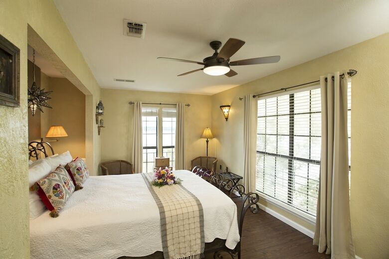 The Lakehouse Bed & Breakfast