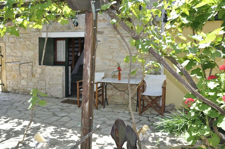 Adamantia Hotel