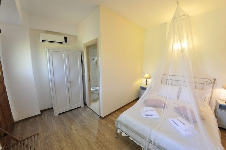 Adamantia Hotel