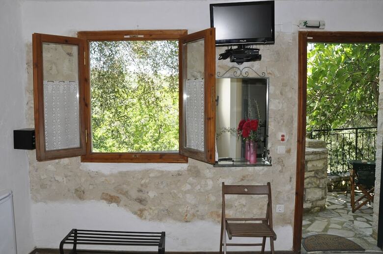 Adamantia Hotel