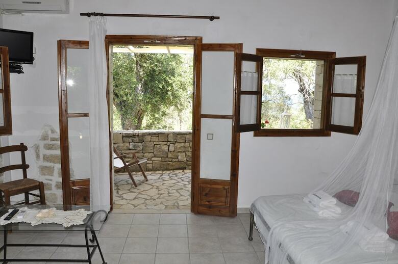 Adamantia Hotel