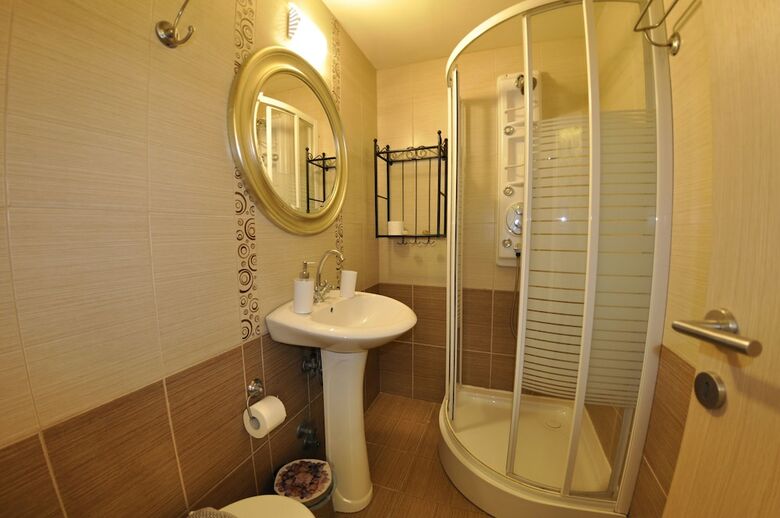 Adamantia Hotel