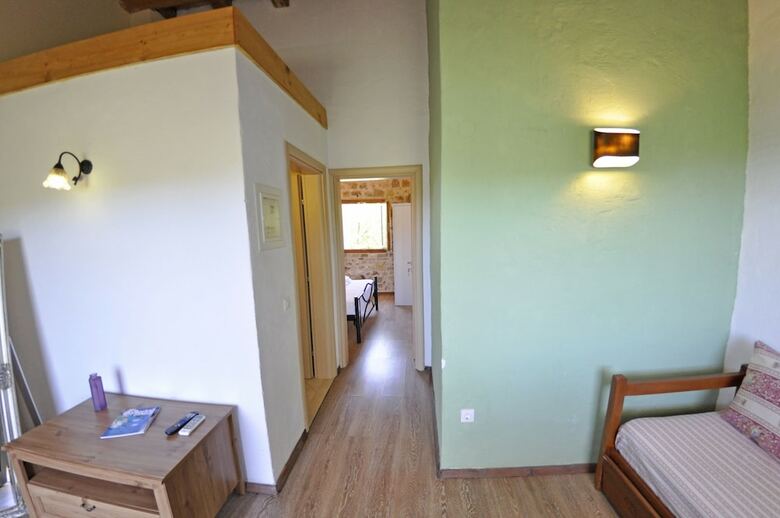 Adamantia Hotel