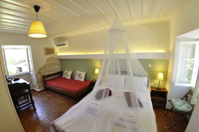 Adamantia Hotel