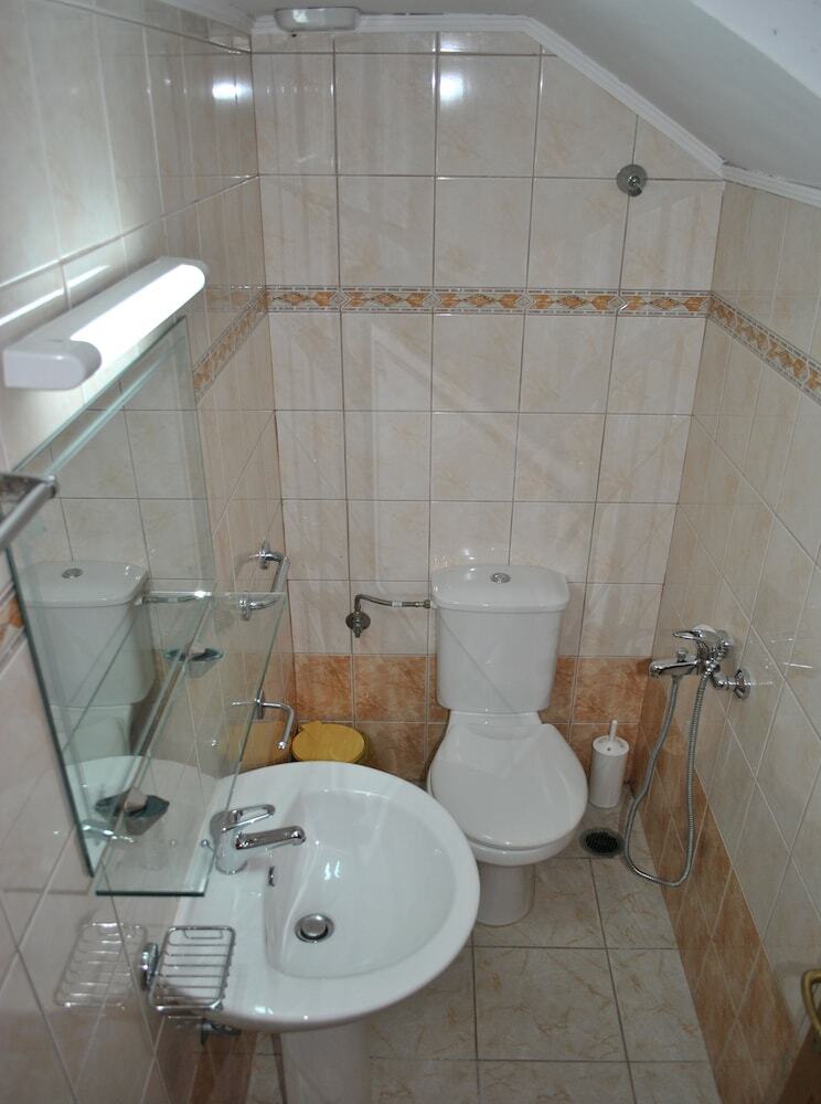 Apartamentos Tria Adelphia