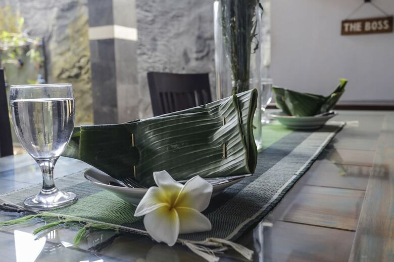 Hostal Dekrisna Denpasar - Hostel