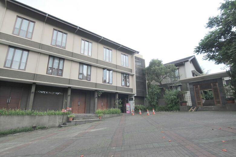 Hotel Airy Sukasari Setrasari Raya 10 Bandung