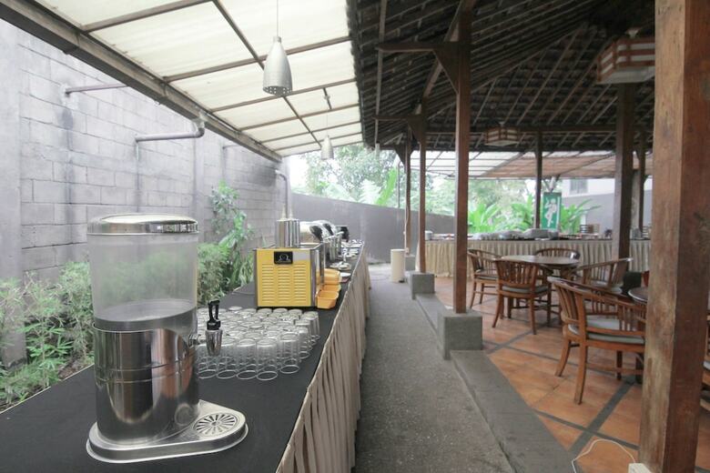 Hotel Airy Sukasari Setrasari Raya 10 Bandung