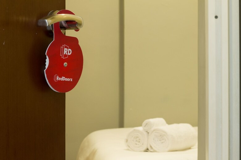 Hotel Reddoorz @ Pekayon Bekasi