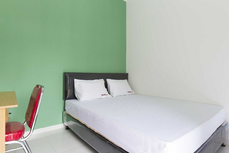 Hotel Reddoorz @ Pekayon Bekasi