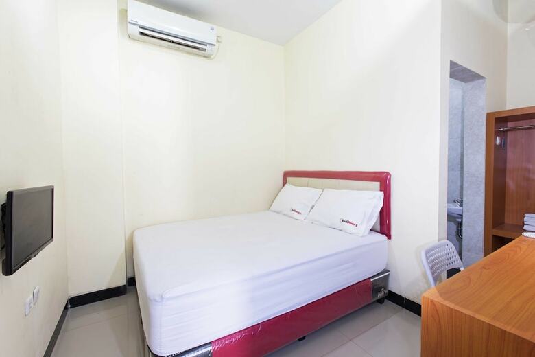 Hotel Reddoorz Plus @ Jalan Pemuda Jakarta