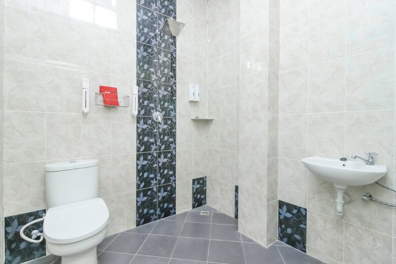 Hotel Reddoorz Plus @ Jalan Pemuda Jakarta