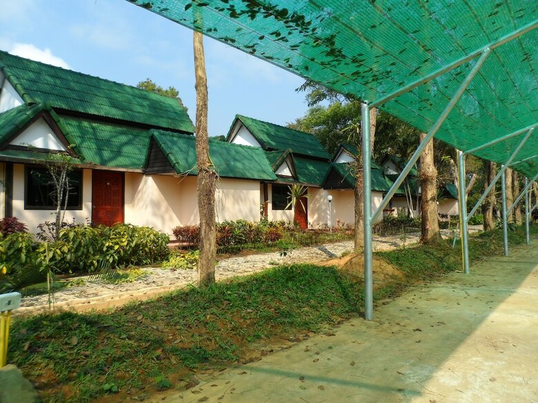 Hotel Khunnam Rimtarn Resort