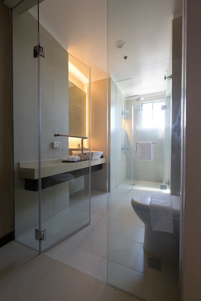 Kew Hotel