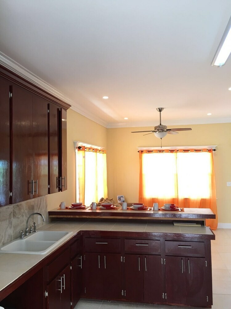 Mangrove Cay Sea View Villas