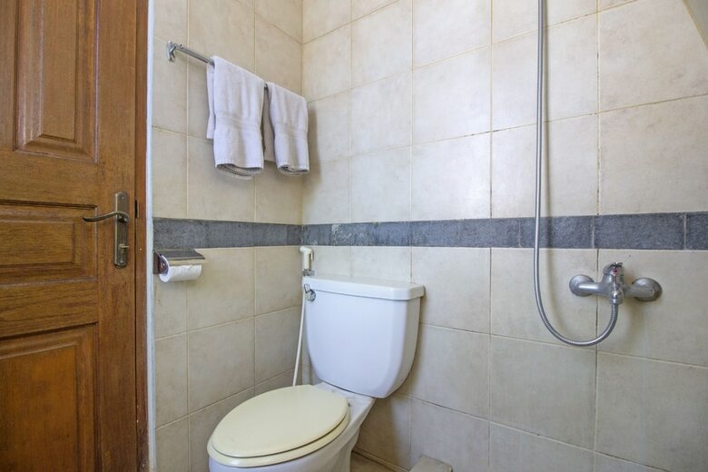 Hotel Reddoorz Plus Near Parahyangan University