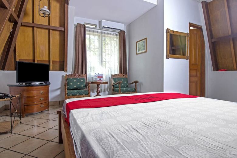 Hotel Reddoorz Plus Near Parahyangan University