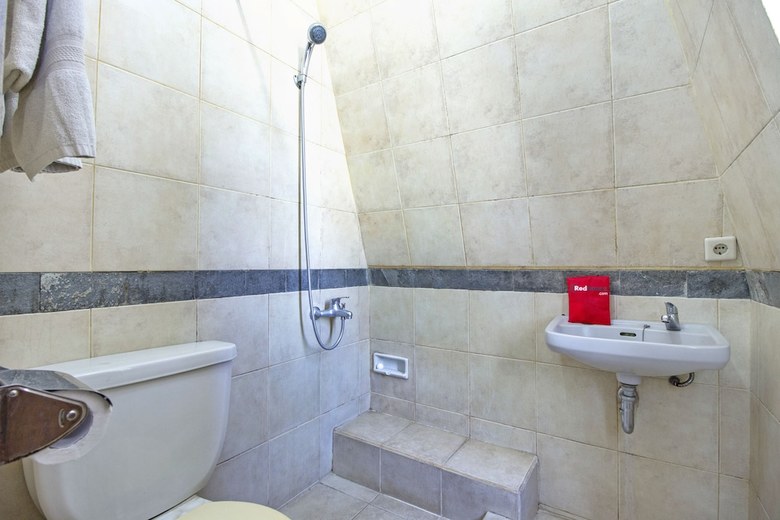 Hotel Reddoorz Plus Near Parahyangan University
