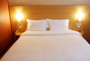 Ibis Chengdu Chunxi Road Hotel