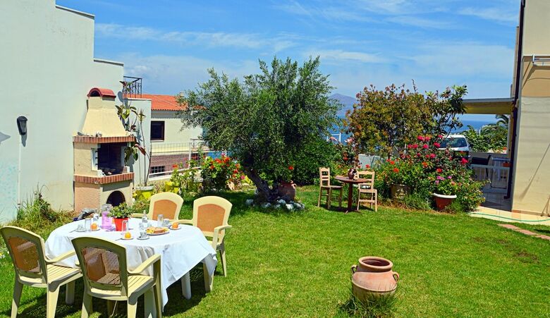Manos Apartments