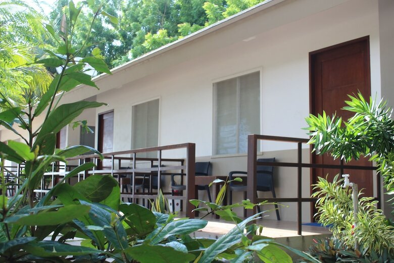 Hotel Bantayan Huts