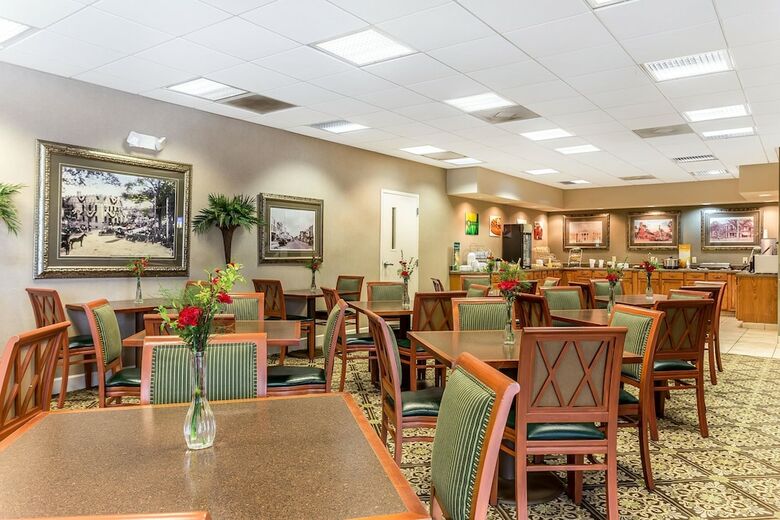 Hotel Quality Inn & Suites