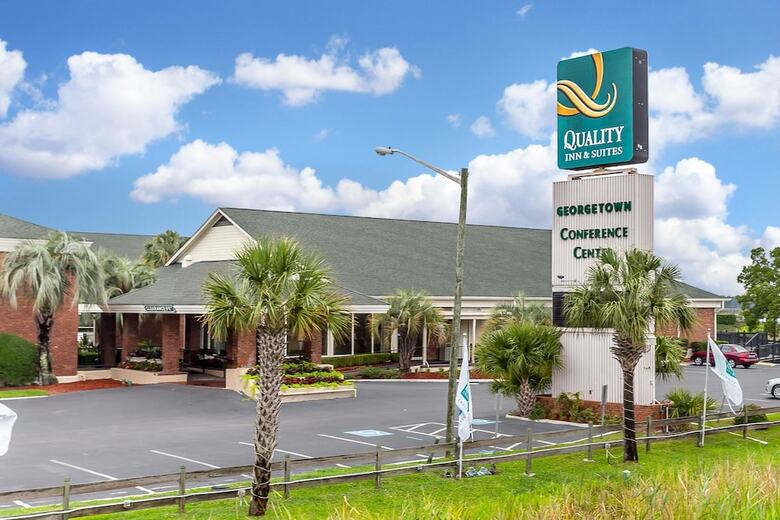 Hotel Quality Inn & Suites