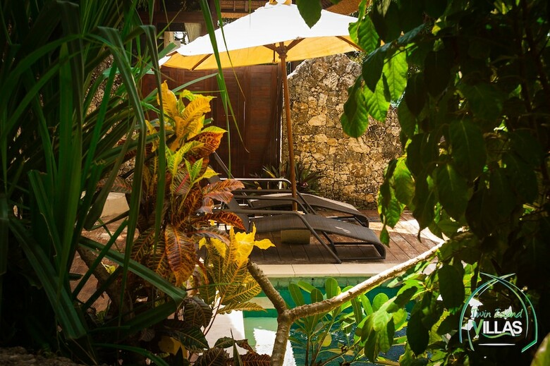 Hotel Twin Island Villas & Dive Resort