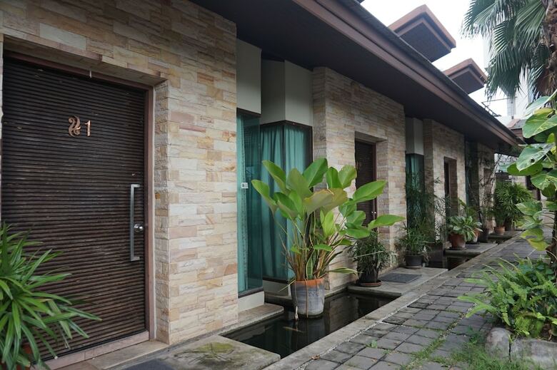 Narakul Resort Hotel
