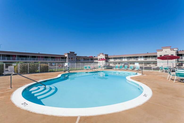 Ramada Hotel & Conference Center By Wyndham Edgewood