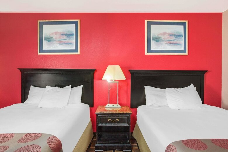 Ramada Hotel & Conference Center By Wyndham Edgewood