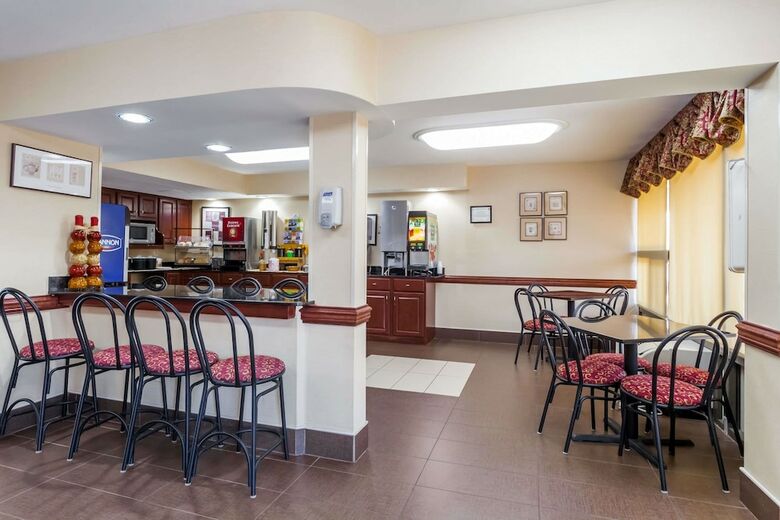 Ramada Hotel & Conference Center By Wyndham Edgewood