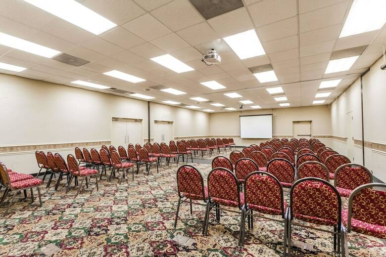 Ramada Hotel & Conference Center By Wyndham Edgewood