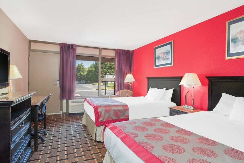 Ramada Hotel & Conference Center By Wyndham Edgewood
