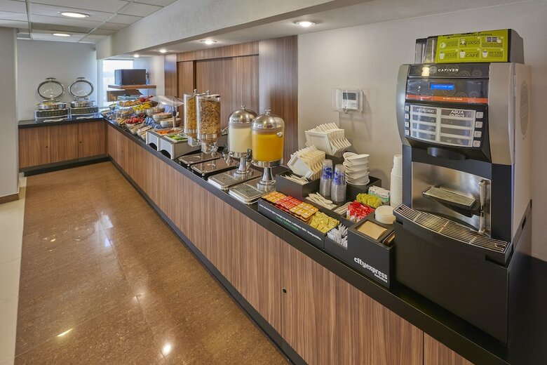 Hotel City Express Celaya Parque