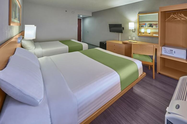 Hotel City Express Celaya Parque