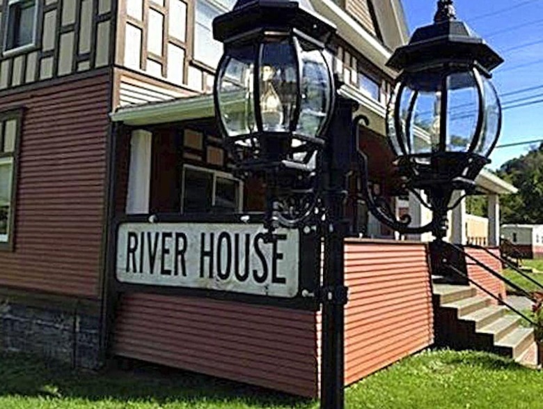 Bed & Breakfast River House Lodge