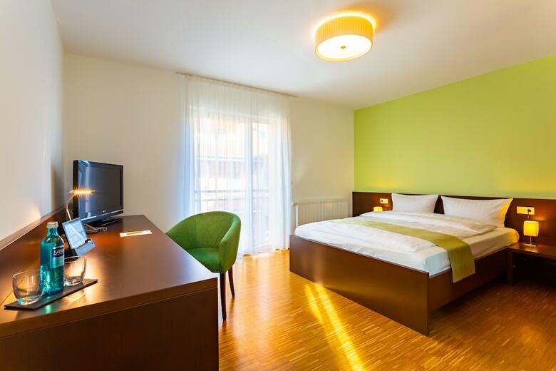 Acantus Hotel & Restaurant