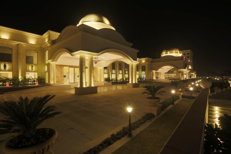 Hotel Ramada By Wyndham Lucknow