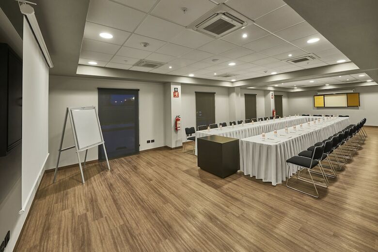 Hotel City Express Celaya Galerias