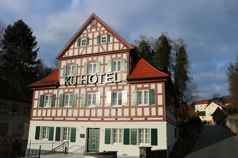 Ku Hotel