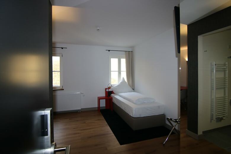 Ku Hotel