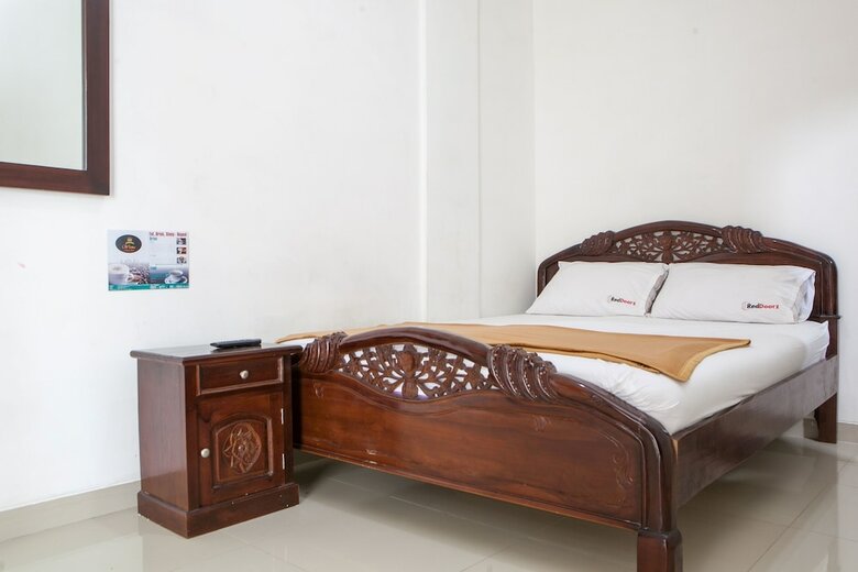Hotel Reddoorz Near Tegalega Park