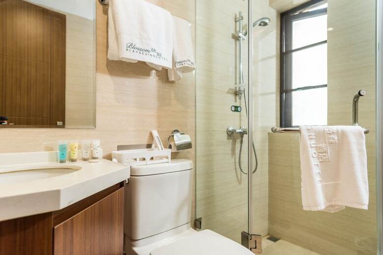 Blossom Hotel In Kunming