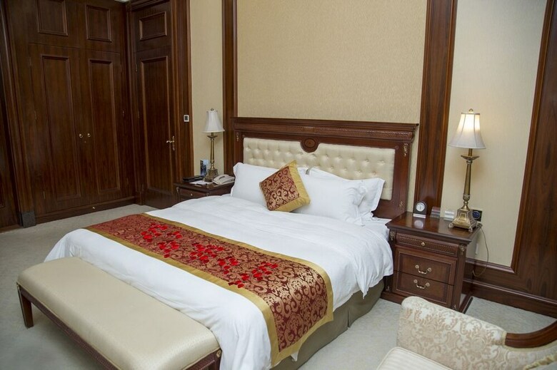 Jiangmen Gladden Hotel